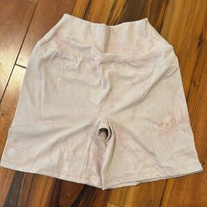 Alphalete shorts size S never worn, has tags still on